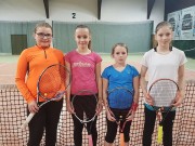 1.kolo čtyřhry: Dvořáková, Zábranová V. - Zábranová N., Vovsová N. 6:0, 6:2