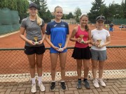 Finále čtyřhry st. žákyň v Brně: Šimáková, Koryčanská - Brňovjáková, Šebístková 1:6, 4:6