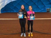 Kiki Dovrtělová (vlevo) – 3. místo ve dvouhře (Hradec Králové).