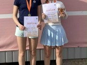 1. místo ve čtyřhře starších žákyň v Pardubicích: Nettlová - Šebísktová T.
