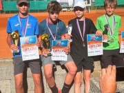 Finále čtyřhry na KP st. žáků v ČB: Trnka T., Hofman P. - Kavřík Š., Venc A. 6:1, 6:0