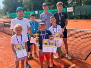 vítězný tým kapitána Tomáše Vence a trenéra Vojty Kostky